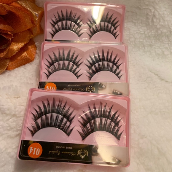 Eyelashes package with glue sold SOLD OUT - Picture 2 of 5